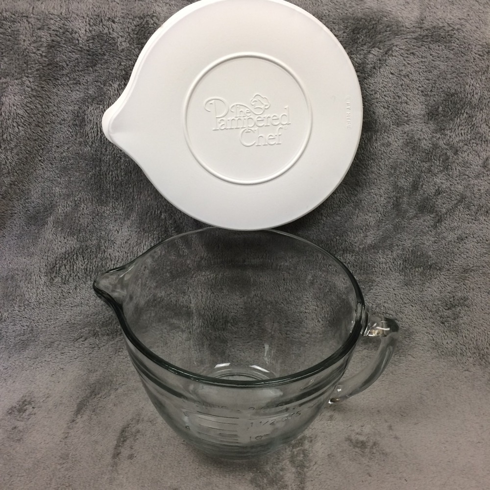 Pampered Chef 2 Qt 8 Cup Glass Measuring Mixing Batter Bowl With Lid